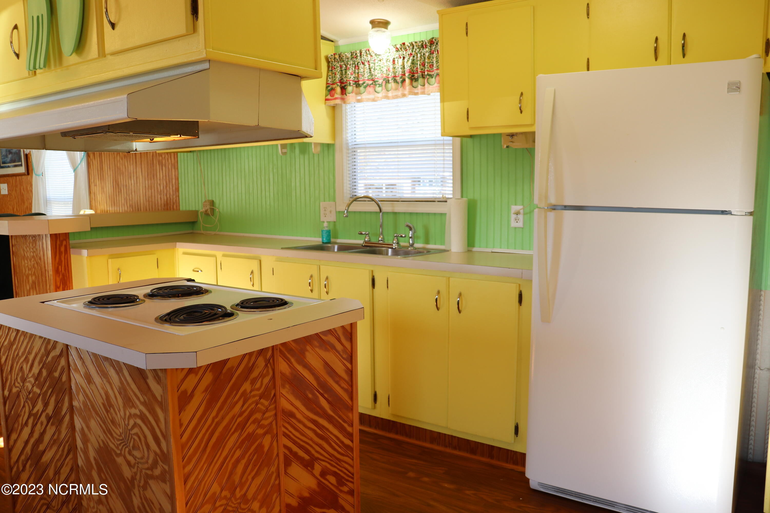 1324 Deep Bottom Road Wallace, NC 28466 - Photo 8 of 25 Kitchen pic4