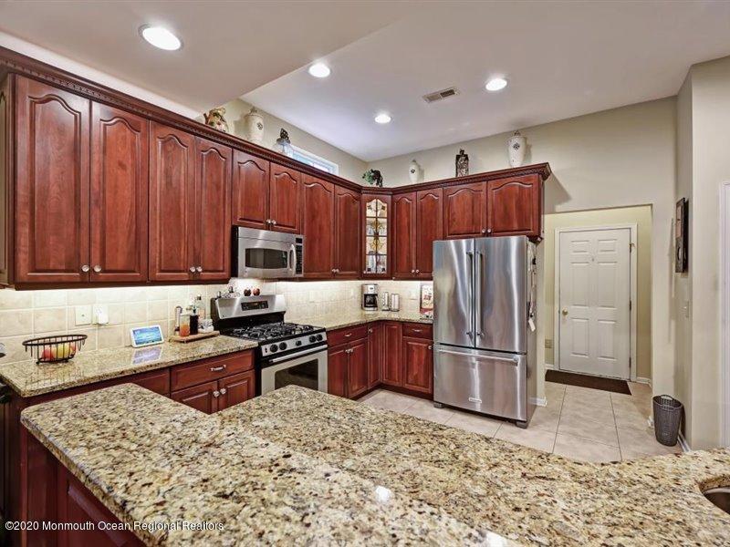 18 Sawgrass Street Jackson, NJ 08527 - Photo 14 of 41 16-Kitchen