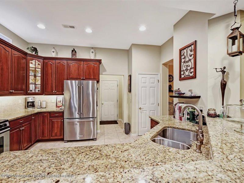 18 Sawgrass Street Jackson, NJ 08527 - Photo 15 of 41 17-Kitchen