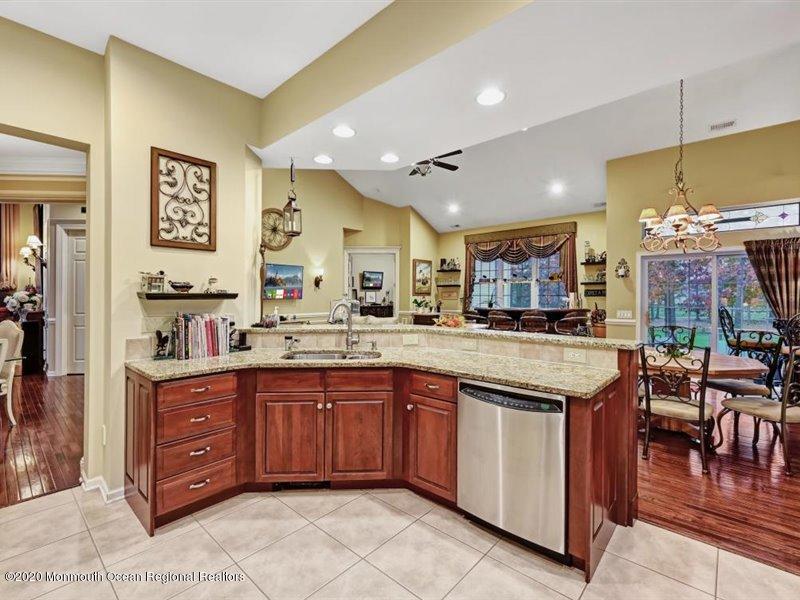 18 Sawgrass Street Jackson, NJ 08527 - Photo 16 of 41 18-Kitchen
