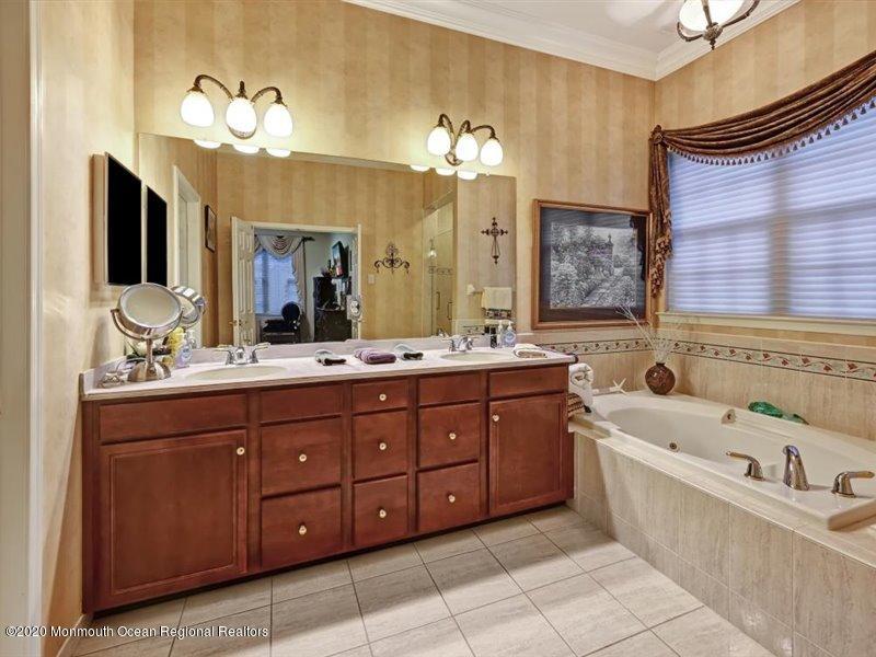 18 Sawgrass Street Jackson, NJ 08527 - Photo 18 of 41 20-Master Bathroom