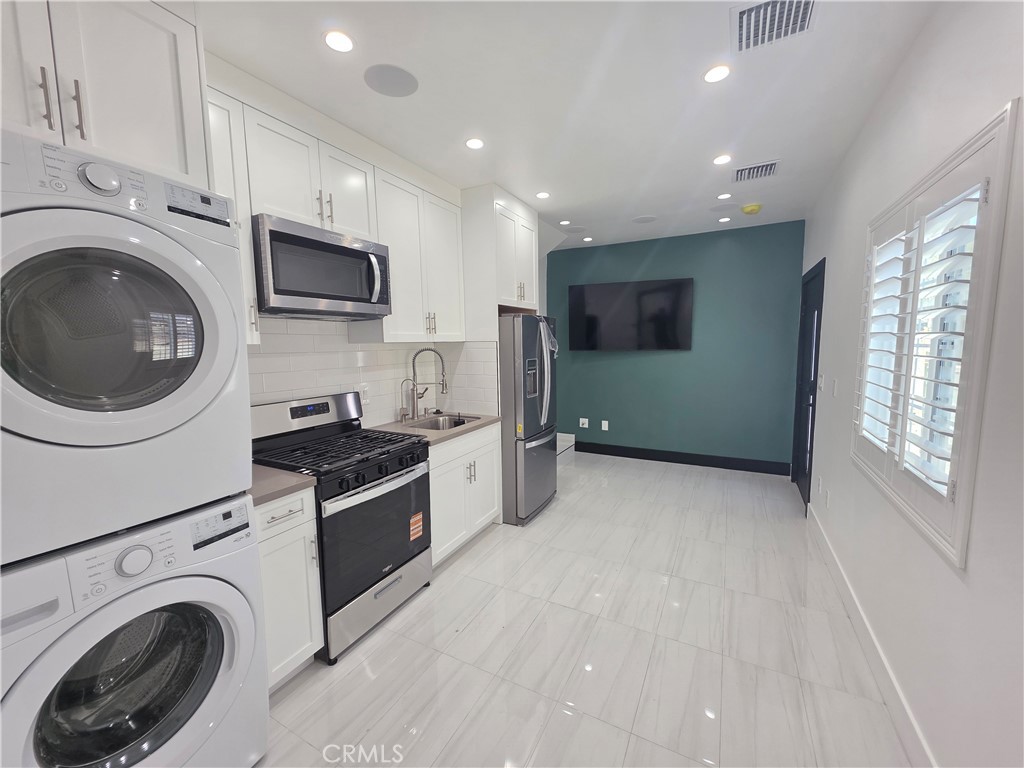 9523 Stanwin Arleta, CA 91331 - Photo 2 of 11