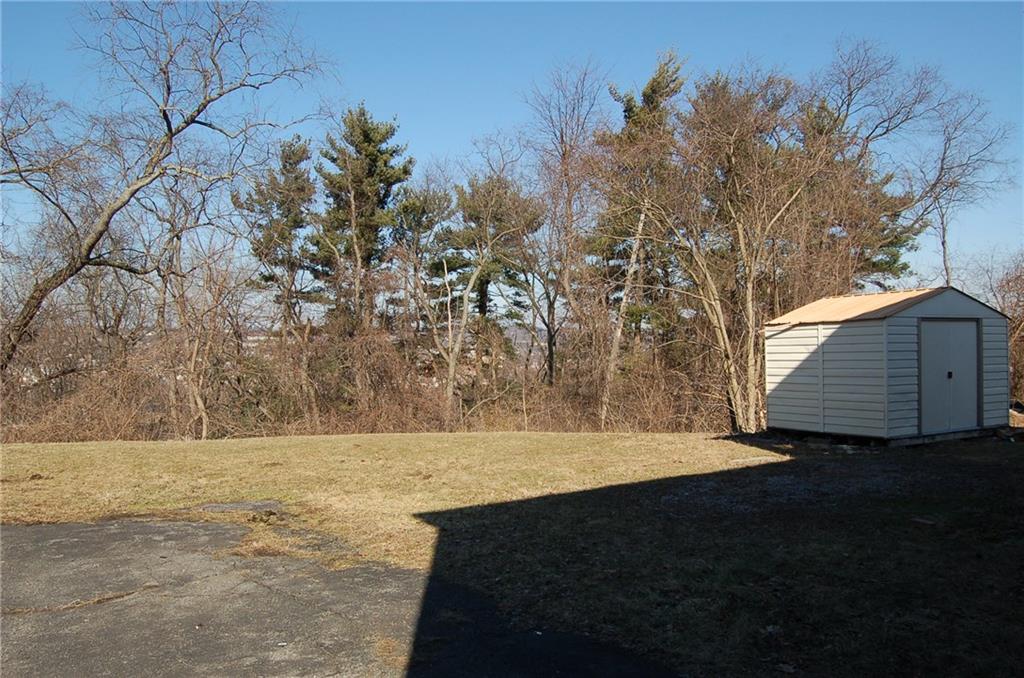 809 Lindsay Road Carnegie, PA 15106 - Photo 4 of 15 Gallery Image 4