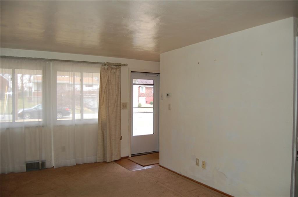809 Lindsay Road Carnegie, PA 15106 - Photo 5 of 15 Gallery Image 5