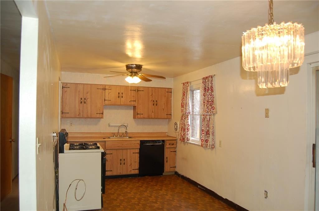 809 Lindsay Road Carnegie, PA 15106 - Photo 7 of 15 Gallery Image 7