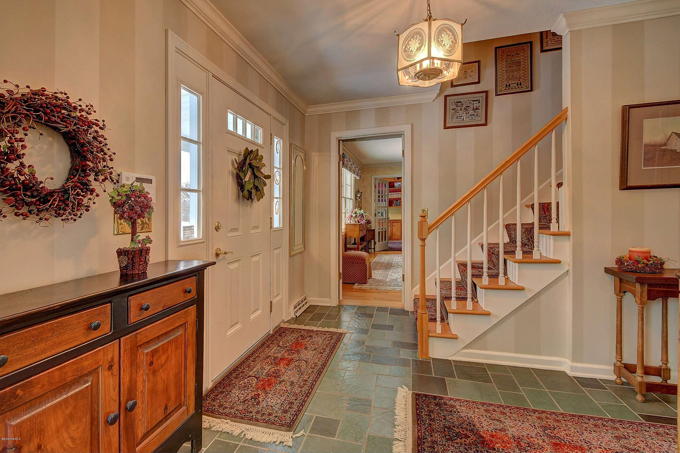 91 Stonehenge Road Pittsfield, MA 01201 - Photo 5 of 26 2000 Foyer
