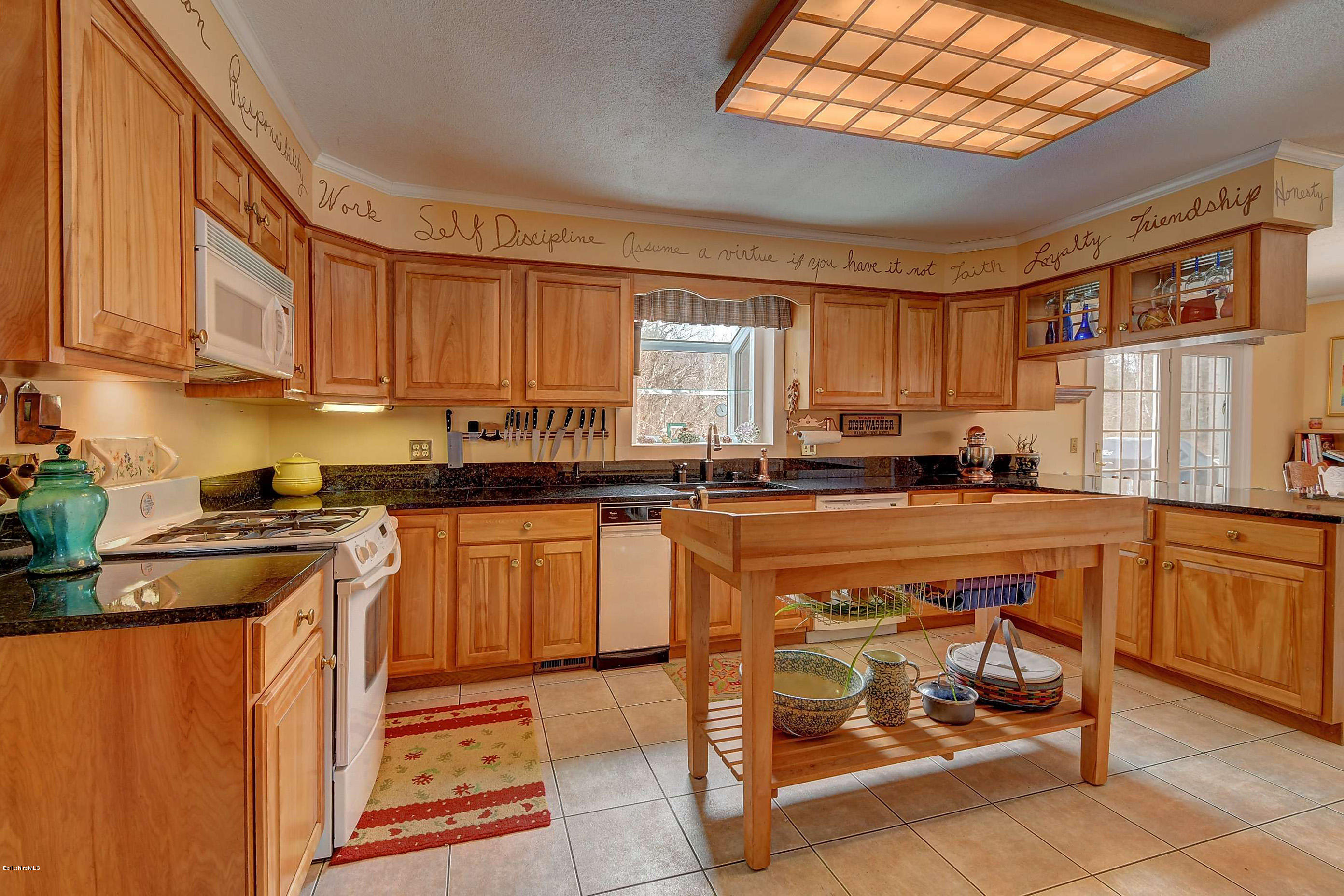 91 Stonehenge Road Pittsfield, MA 01201 - Photo 6 of 26 2212 Kitchen