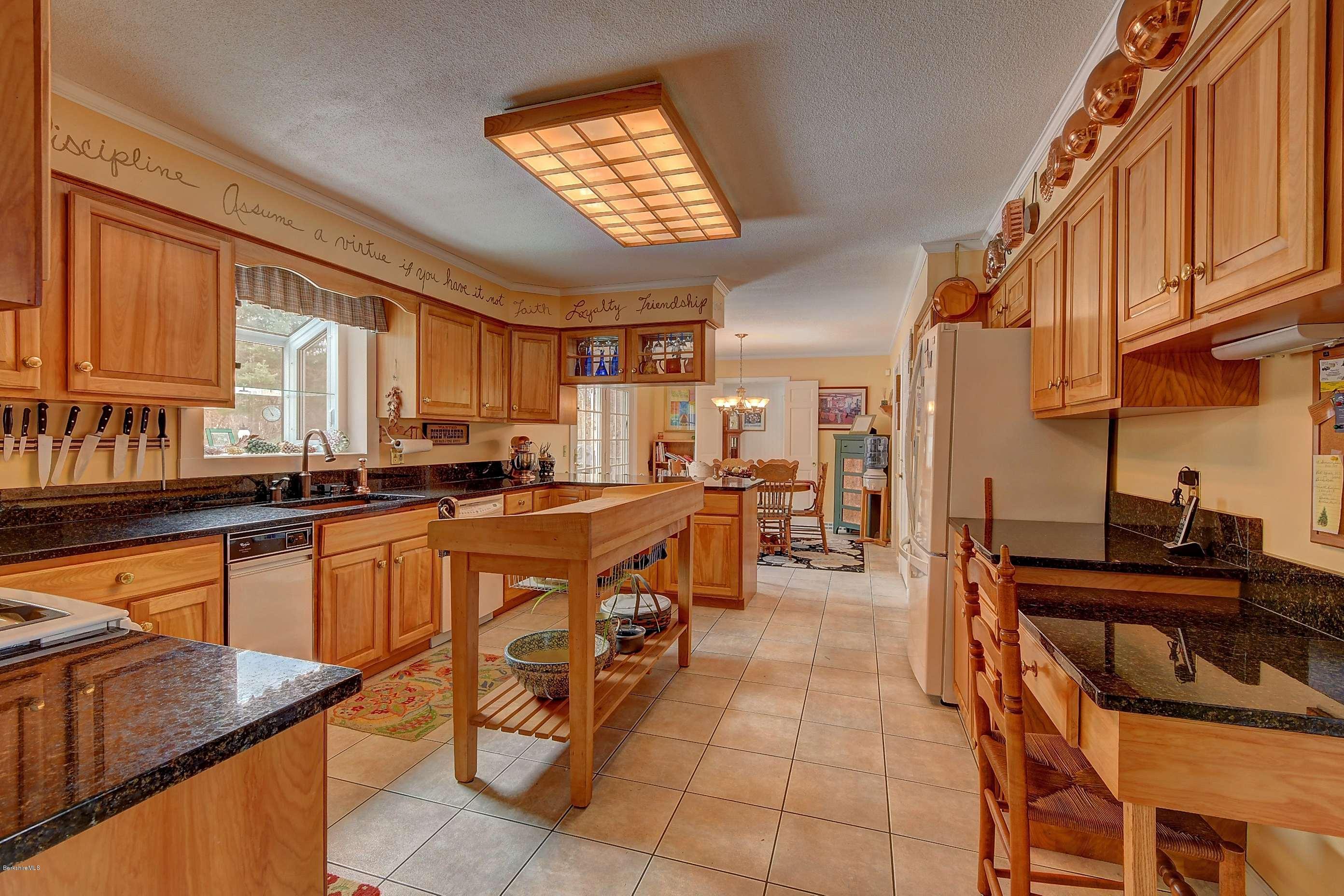 91 Stonehenge Road Pittsfield, MA 01201 - Photo 8 of 26 2215 Kitchen
