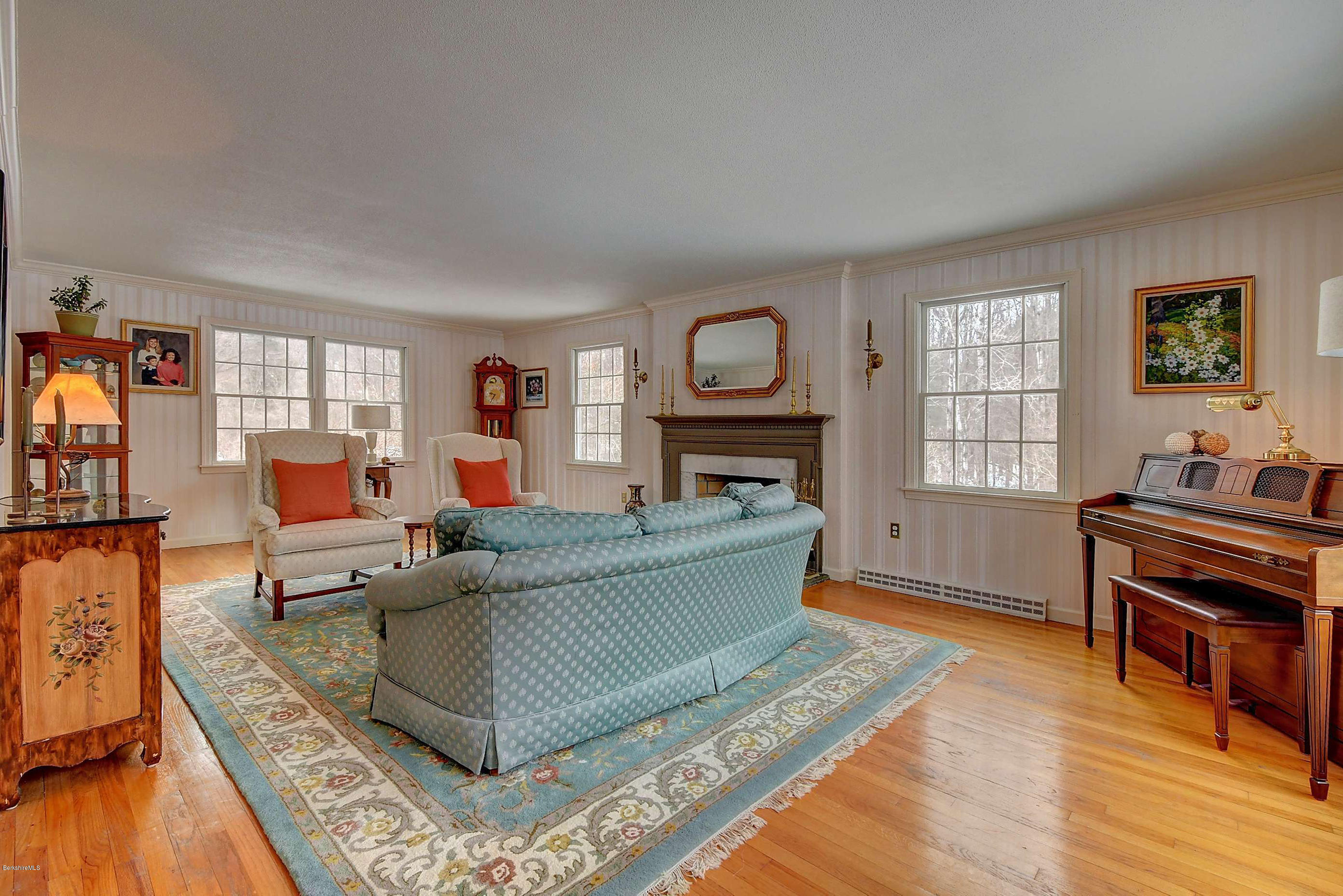 91 Stonehenge Road Pittsfield, MA 01201 - Photo 10 of 26 2105 Living Room