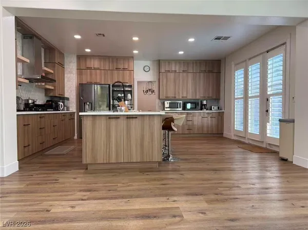 $8,000 | 605 Runbridge Street, Las Vegas, NV 89144