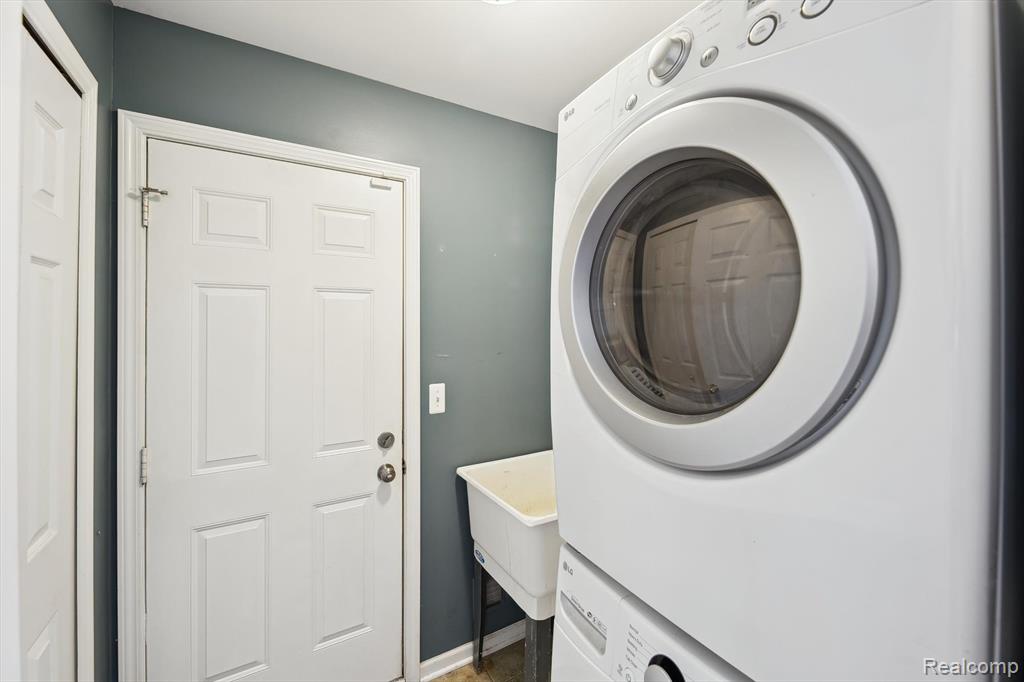 1430 Lee Wood Ridge Road Walled Lake, MI 48390 - Photo 23 of 58 Gallery Image 23