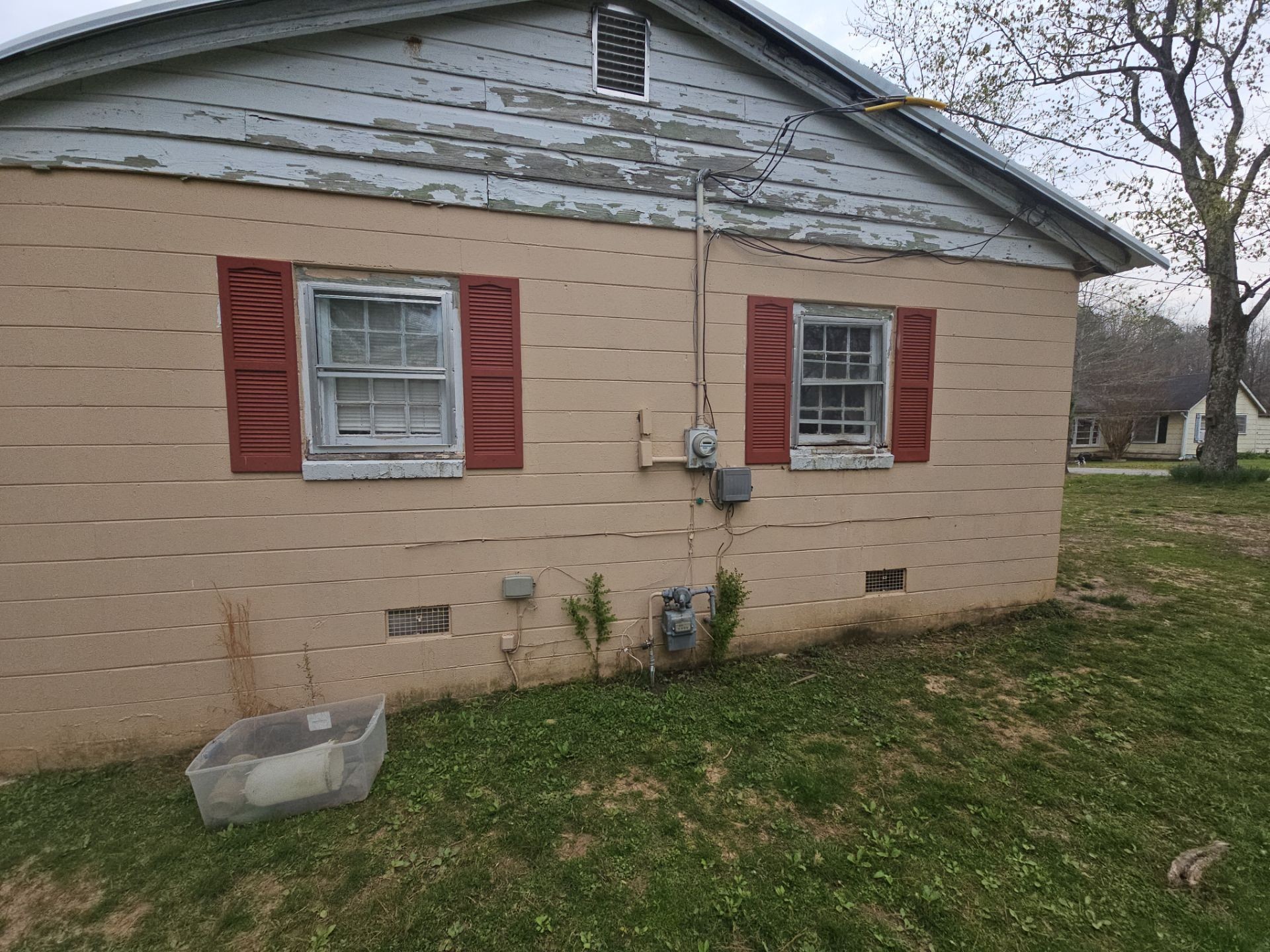 35 Loop Road Jackson, TN 38301 - Photo 5 of 10 a view of a backyard of the house