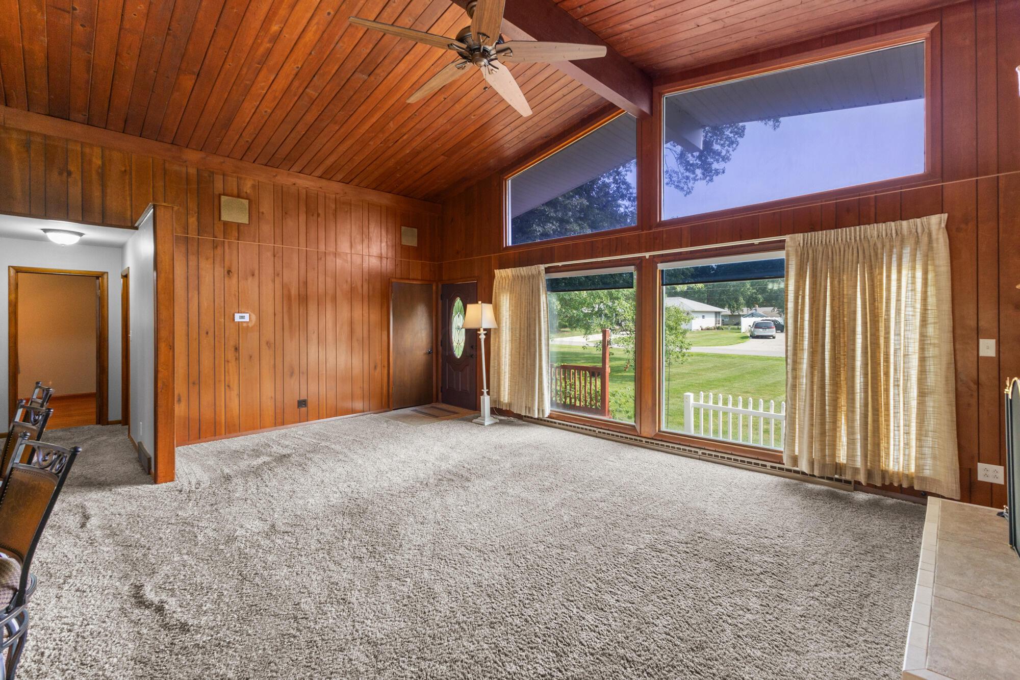 1120 Oakwood Road Marion, OH 43302 - Photo 8 of 57 Living Room