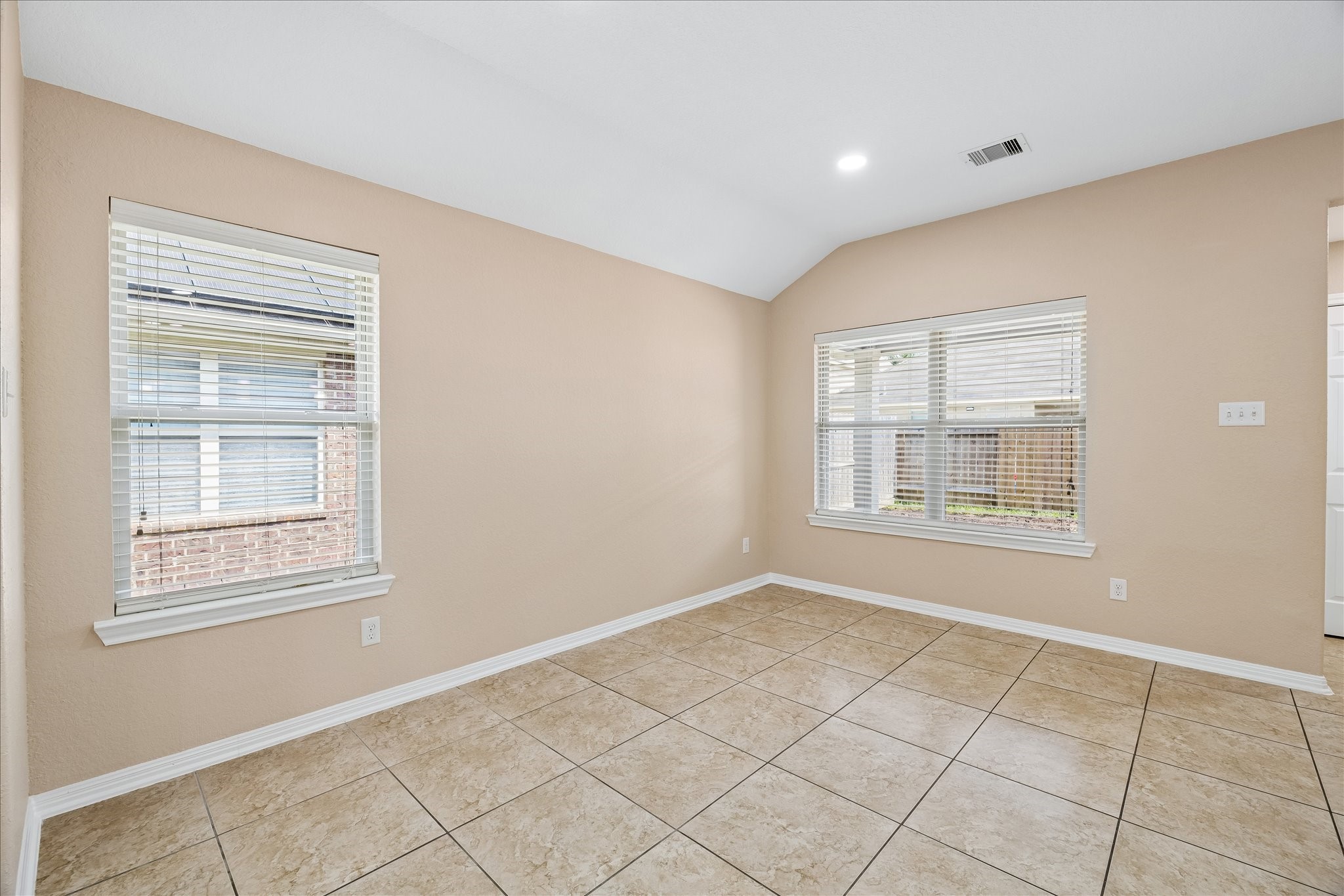 21818 Mount Hunt Drive Spring, TX 77388 - Photo 9 of 28 Gallery Image 9