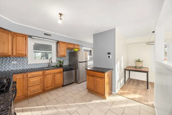 $2,250 | 1309 South Naperville Road, Wheaton, IL 60189