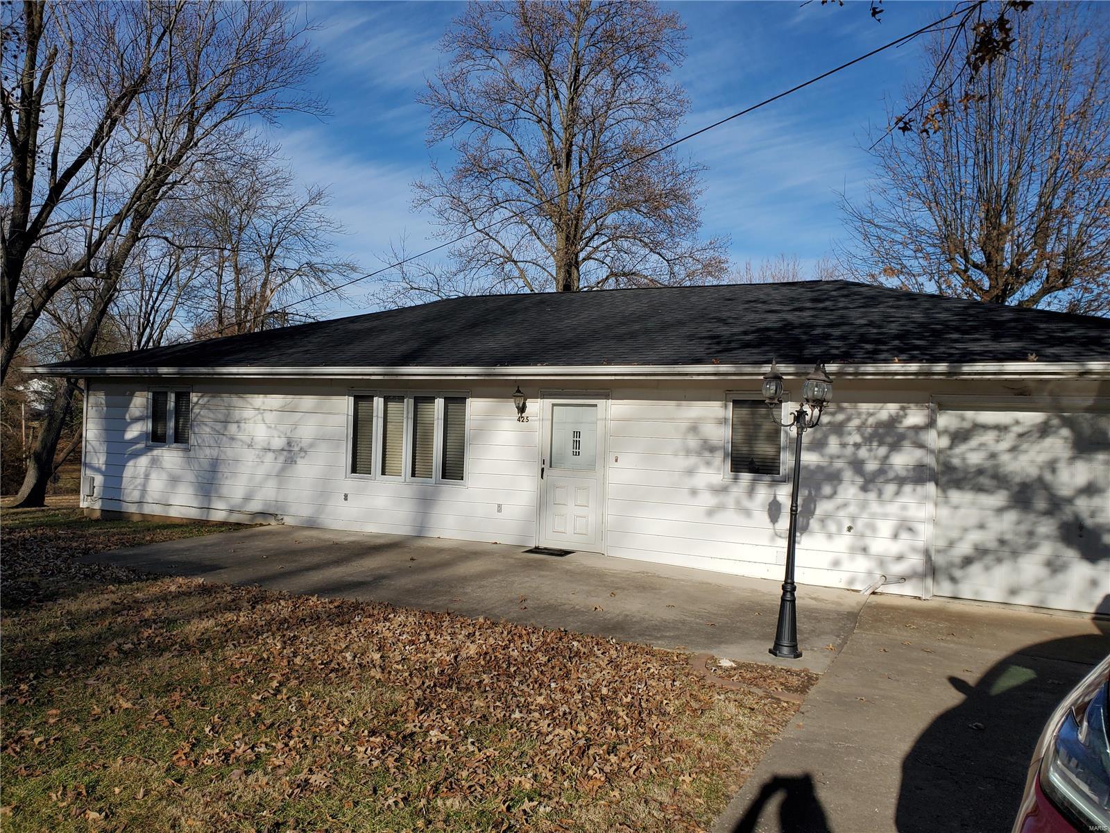 425 Van Zant Street Chester, IL 62233 - Photo 3 of 41 Gallery Image 3