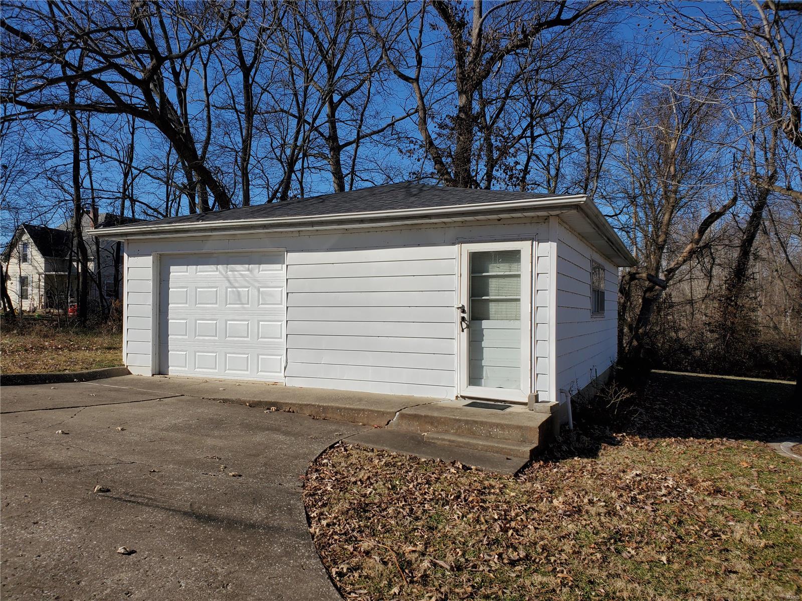 425 Van Zant Street Chester, IL 62233 - Photo 6 of 41 Gallery Image 6