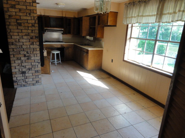 3173 Highway 1 Raceland, LA 70394 - Photo 2 of 8 Kitchen Dining