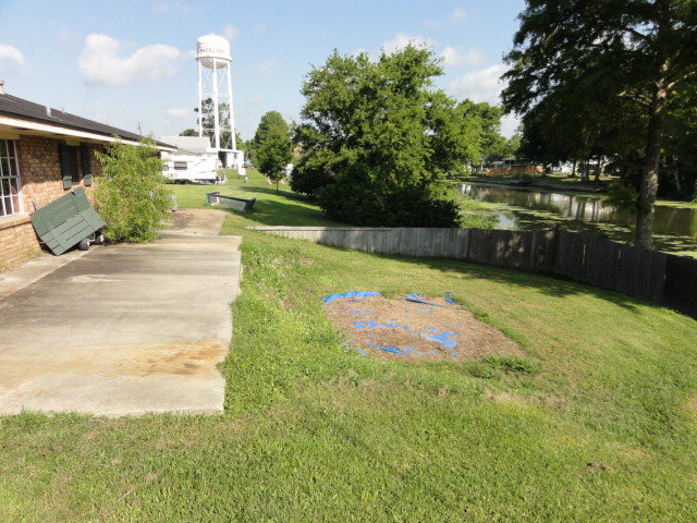 3173 Highway 1 Raceland, LA 70394 - Photo 8 of 8 Back yard view