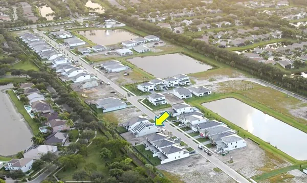 a picture of a bench in a wall