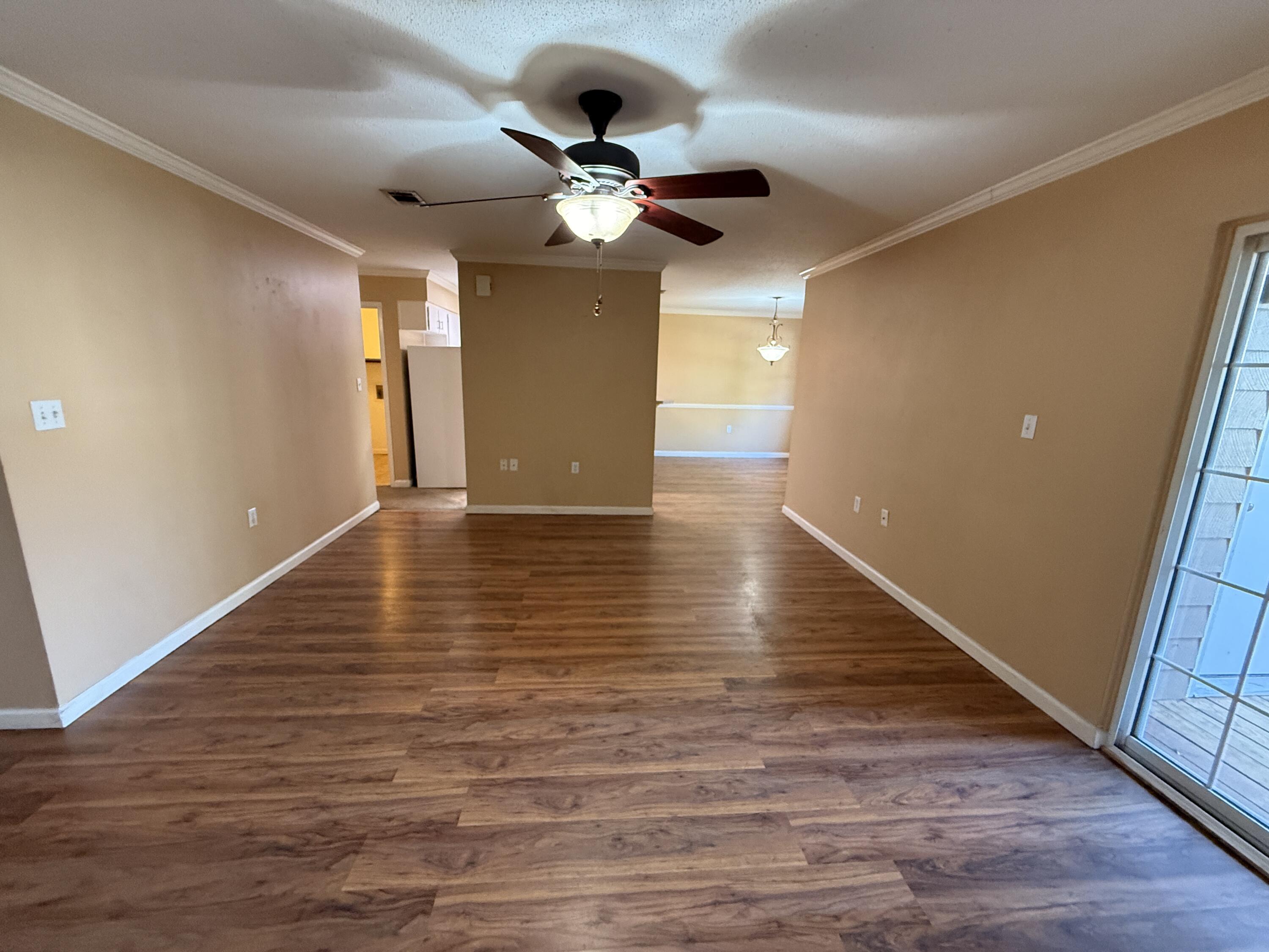 1054 9th Street Shalimar, FL 32579 - Photo 14 of 45 Living Room