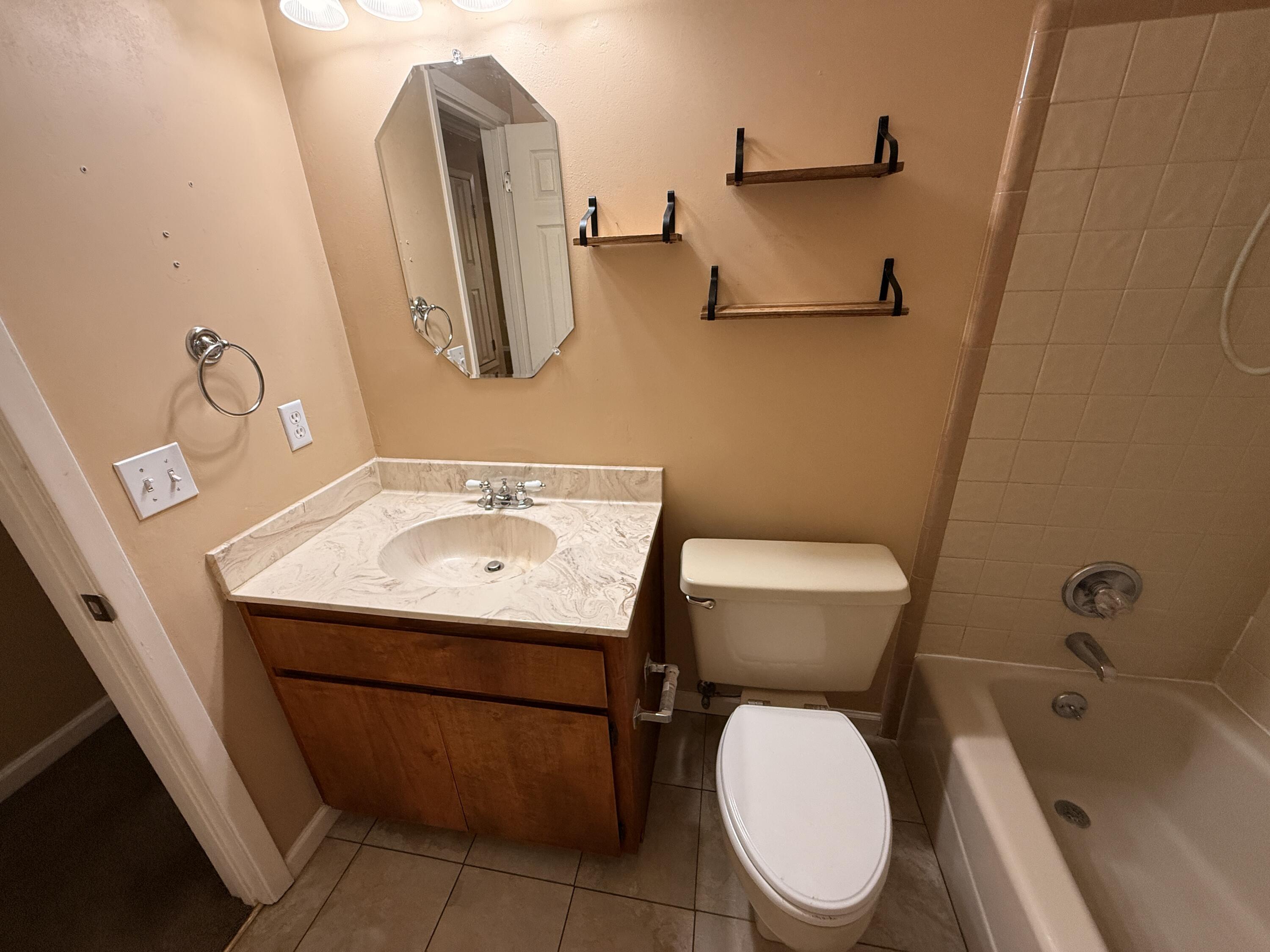 1054 9th Street Shalimar, FL 32579 - Photo 23 of 45 Guest Bath