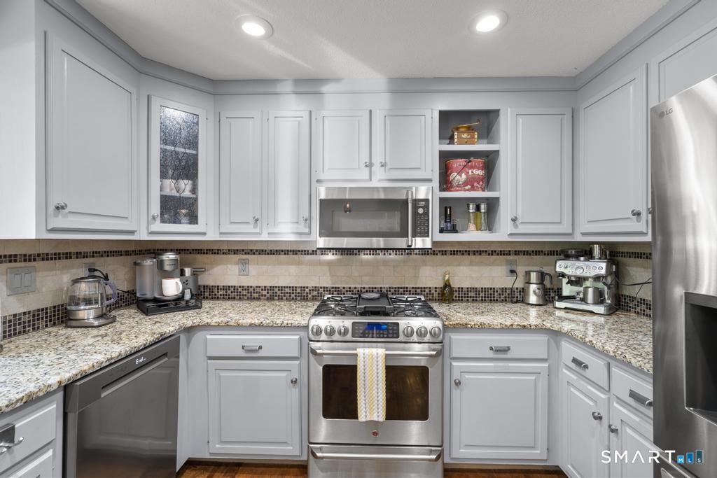 2 Brickham Way Burlington, CT 06013 - Photo 18 of 37