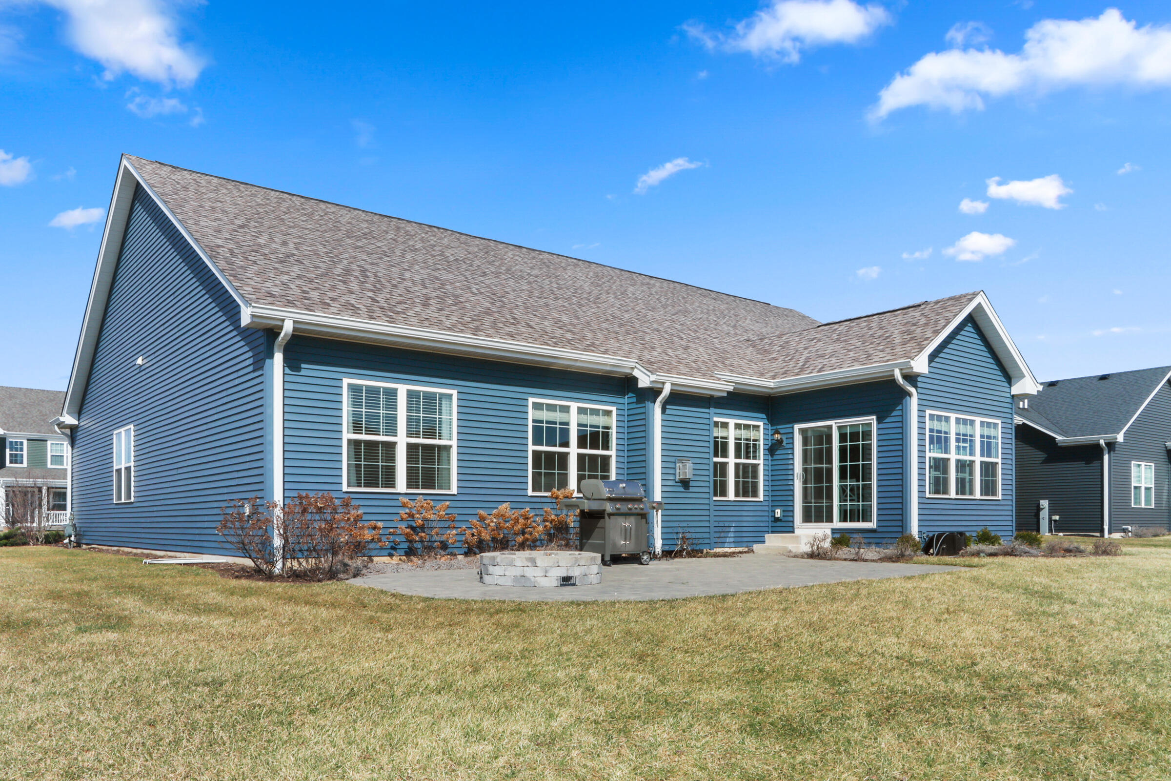 560 North Boulder Ridge Drive Lake Geneva, WI 53147 - Photo 54 of 61 backyard
