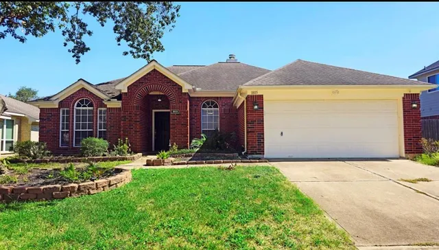 $2,400 | 1805 Oak Hollow Drive West, Pearland, TX 77581