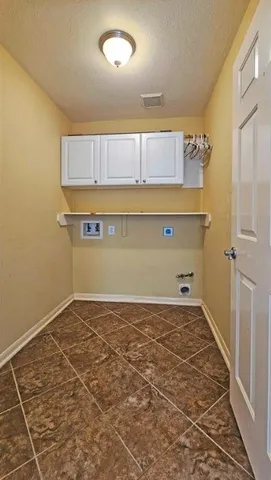 $2,400 | 1805 Oak Hollow Drive West, Pearland, TX 77581