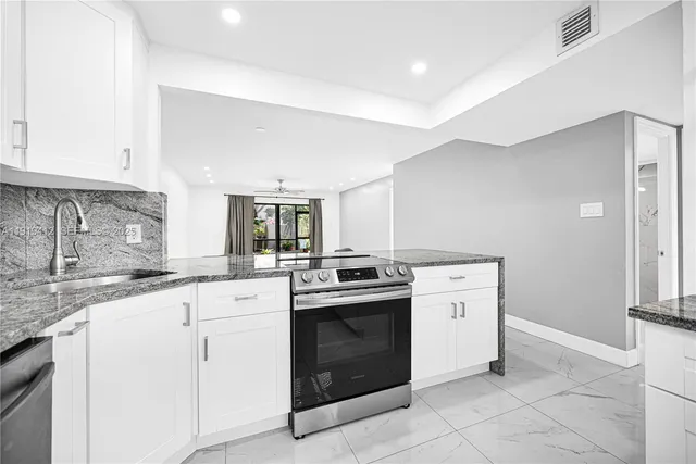 $245,000 | 132 South Cypress Road, Unit 518, Pompano Beach, FL 33060