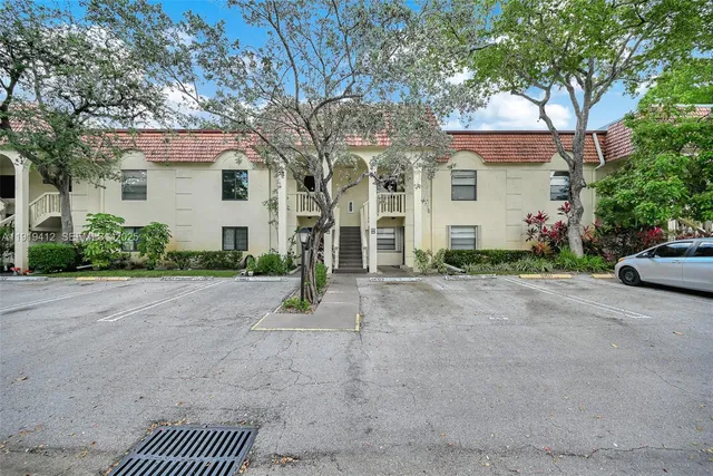 $245,000 | 132 South Cypress Road, Unit 518, Pompano Beach, FL 33060