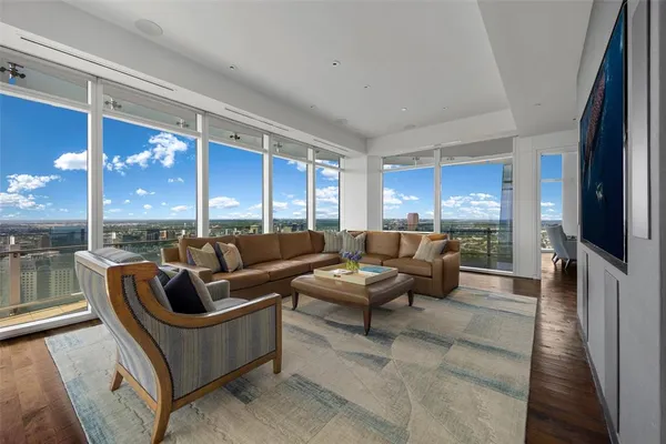 $7,500,000 | 1918 Olive Street, Unit 3901, Dallas, TX 75201