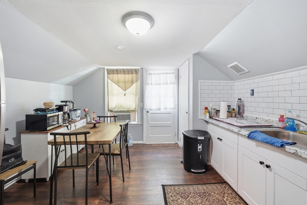 42 Volkmar Road Worcester, MA 01606 - Photo 18 of 33