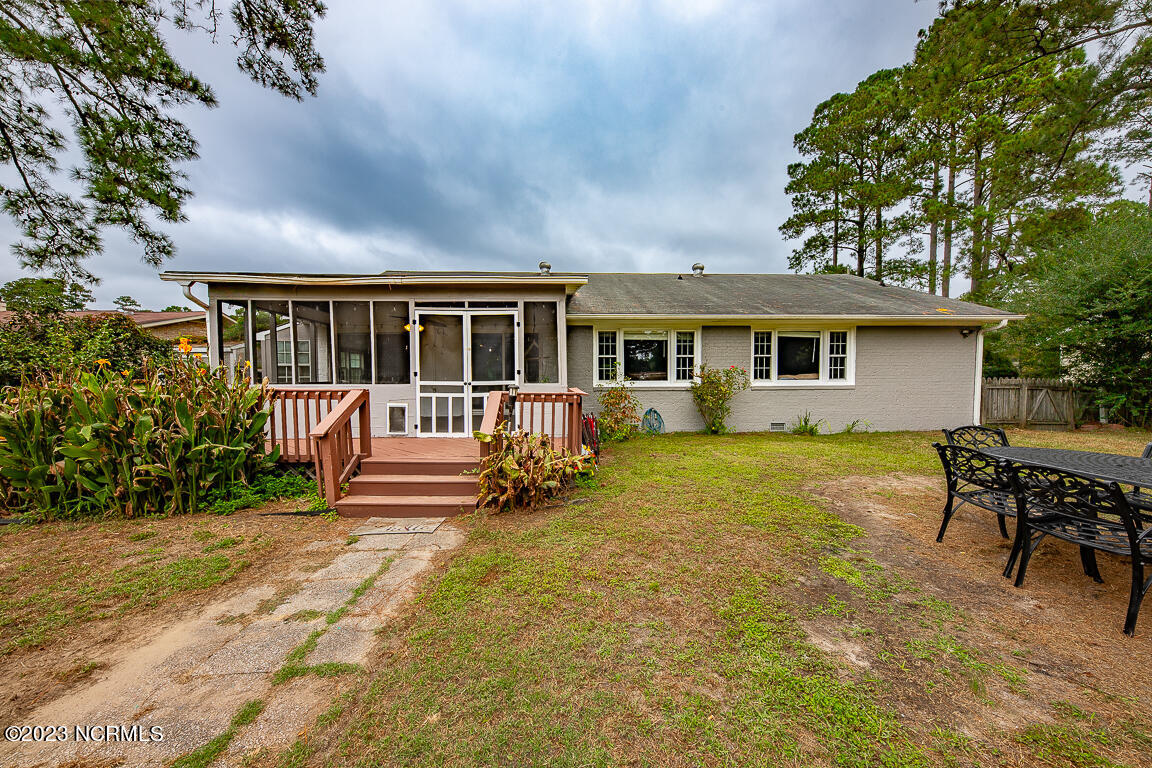 305 Rockledge Road New Bern, NC 28562 - Photo 4 of 21 IMG_2188-HDR