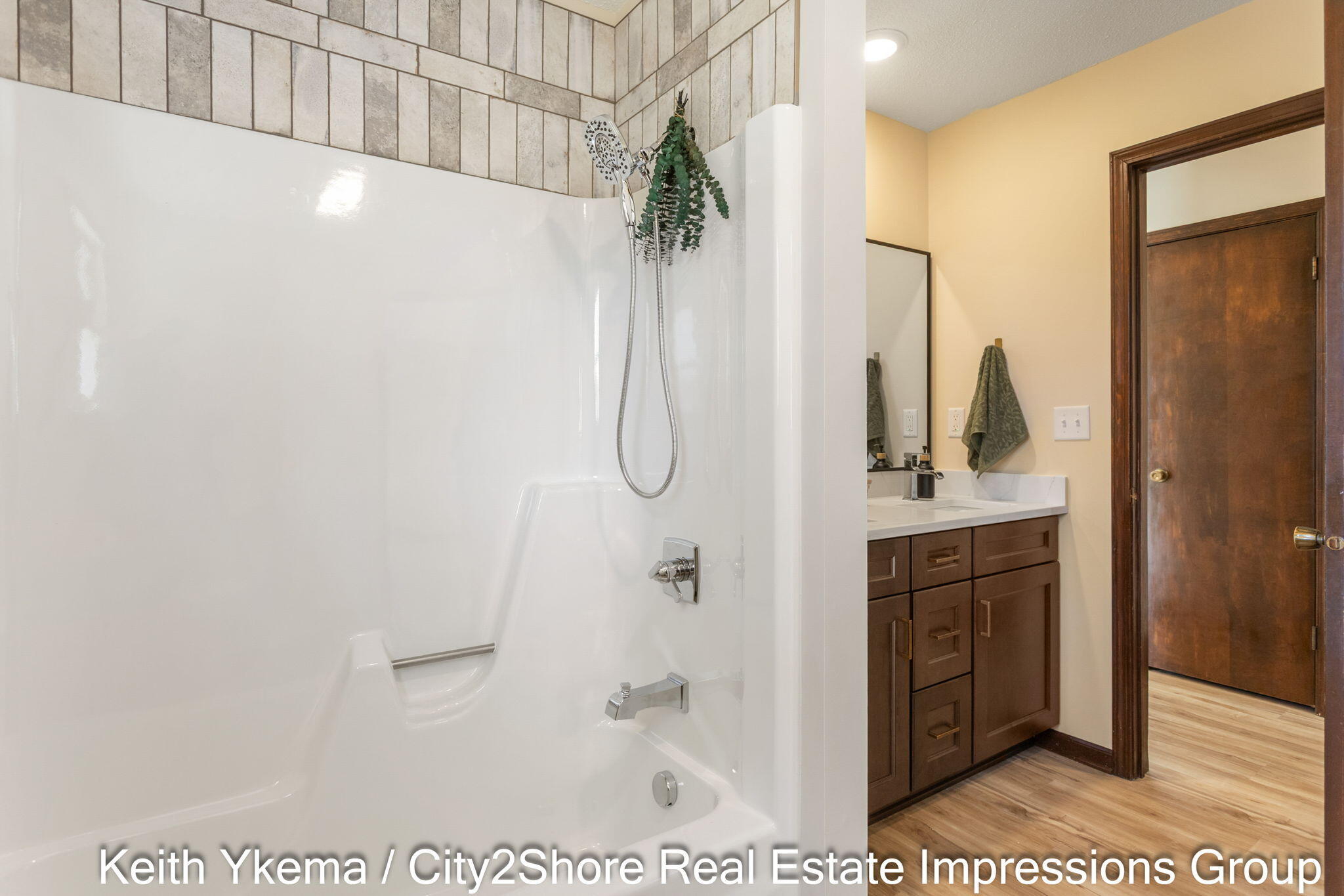 1830 North Roberts Road Muskegon, MI 49445 - Photo 26 of 56 Main Floor Full Bath