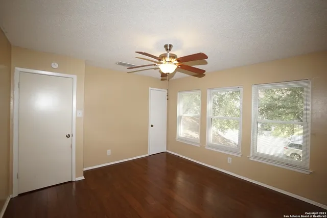 $1,500 | 811 Meadow Scape, Converse, TX 78109