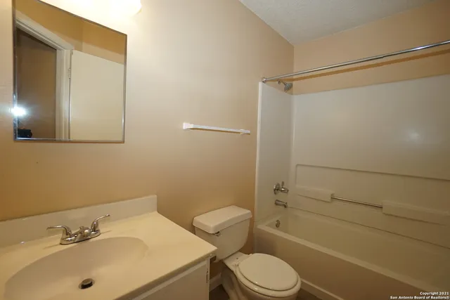 $1,500 | 811 Meadow Scape, Converse, TX 78109