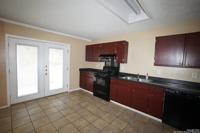 $1,500 | 811 Meadow Scape, Converse, TX 78109