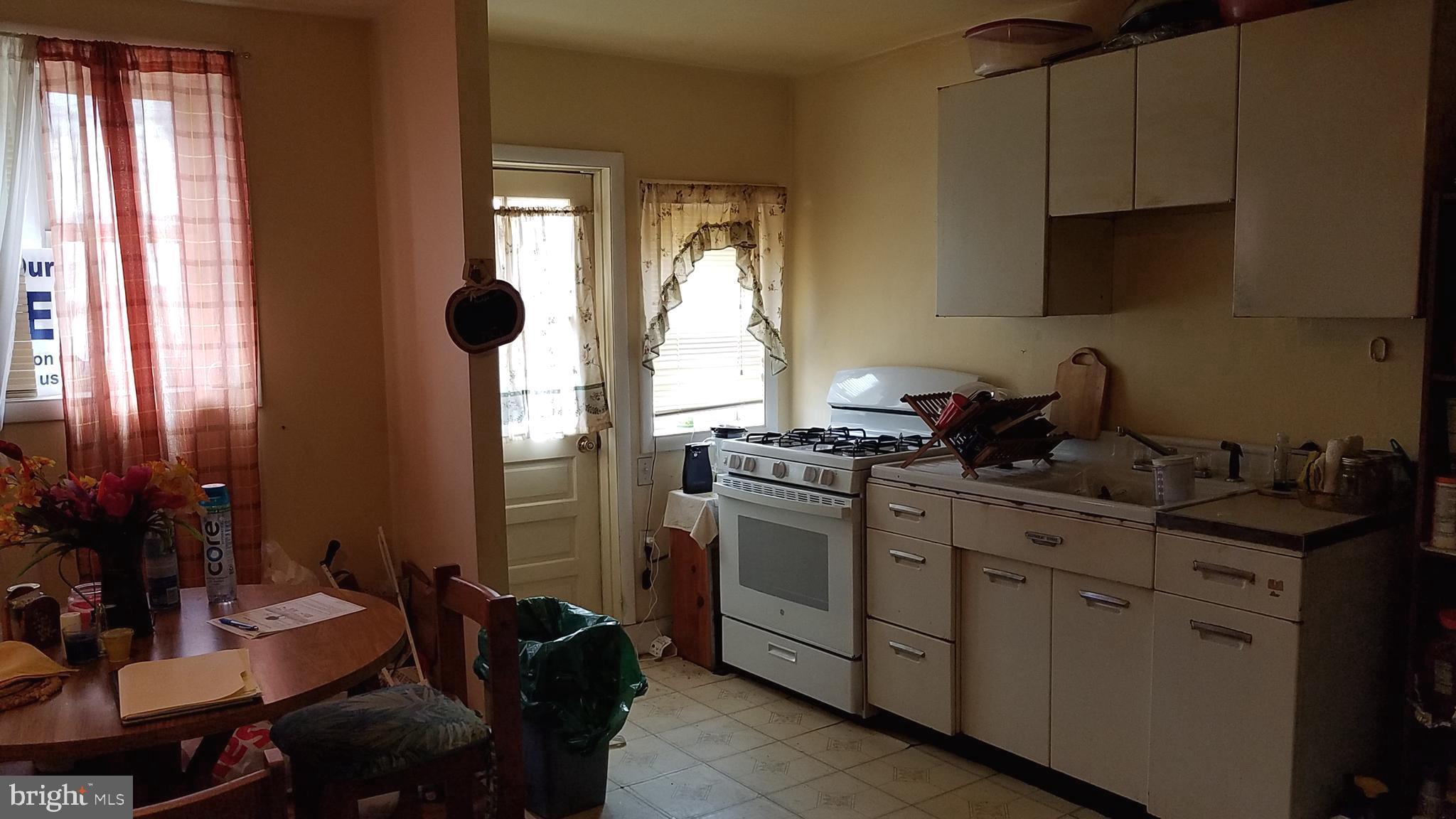531 Glendale Road Upper Darby, PA 19082 - Photo 6 of 17