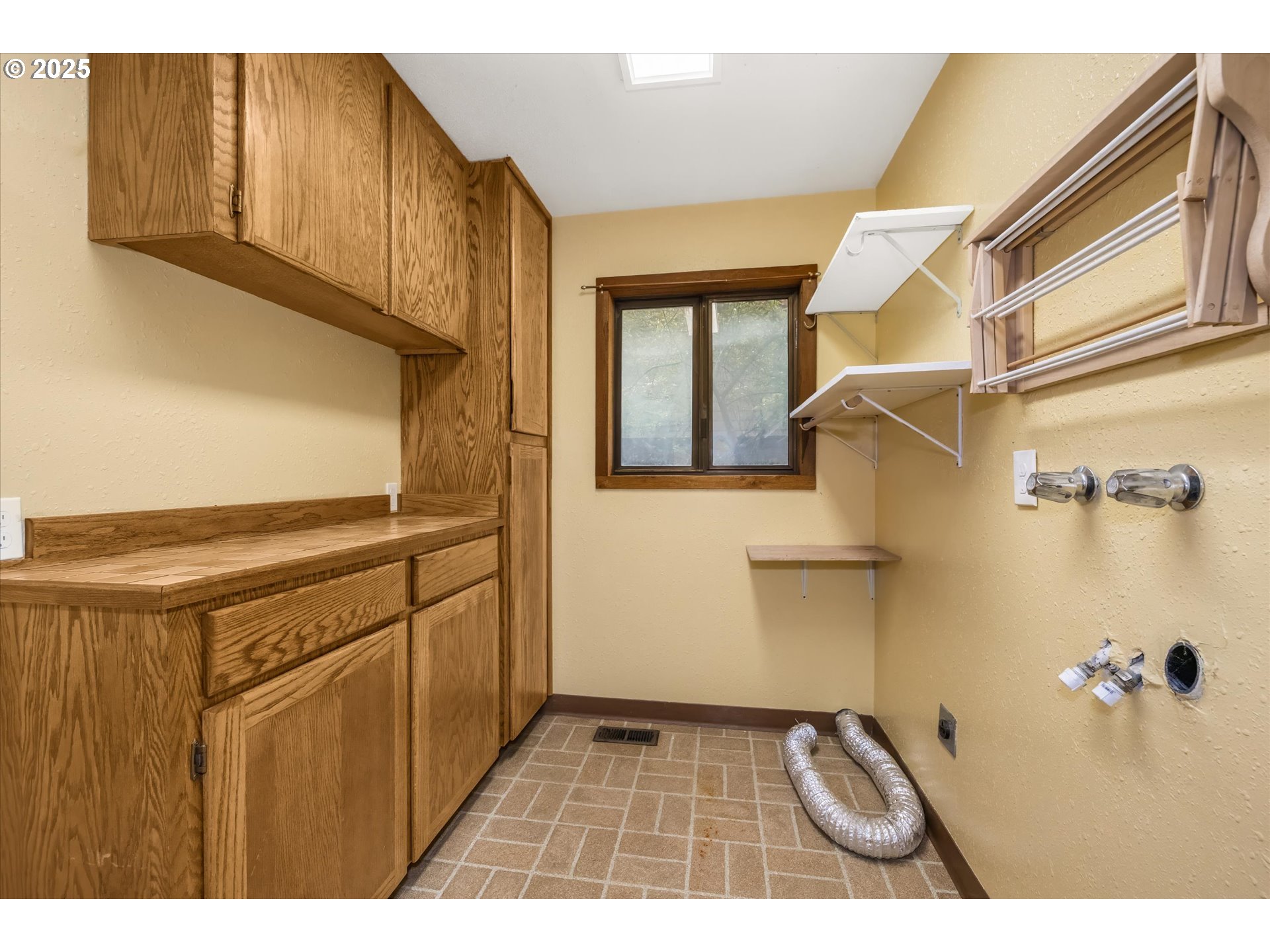 65277 East Sandy River Lane Rhododendron, OR 97049 - Photo 22 of 48 Laundry