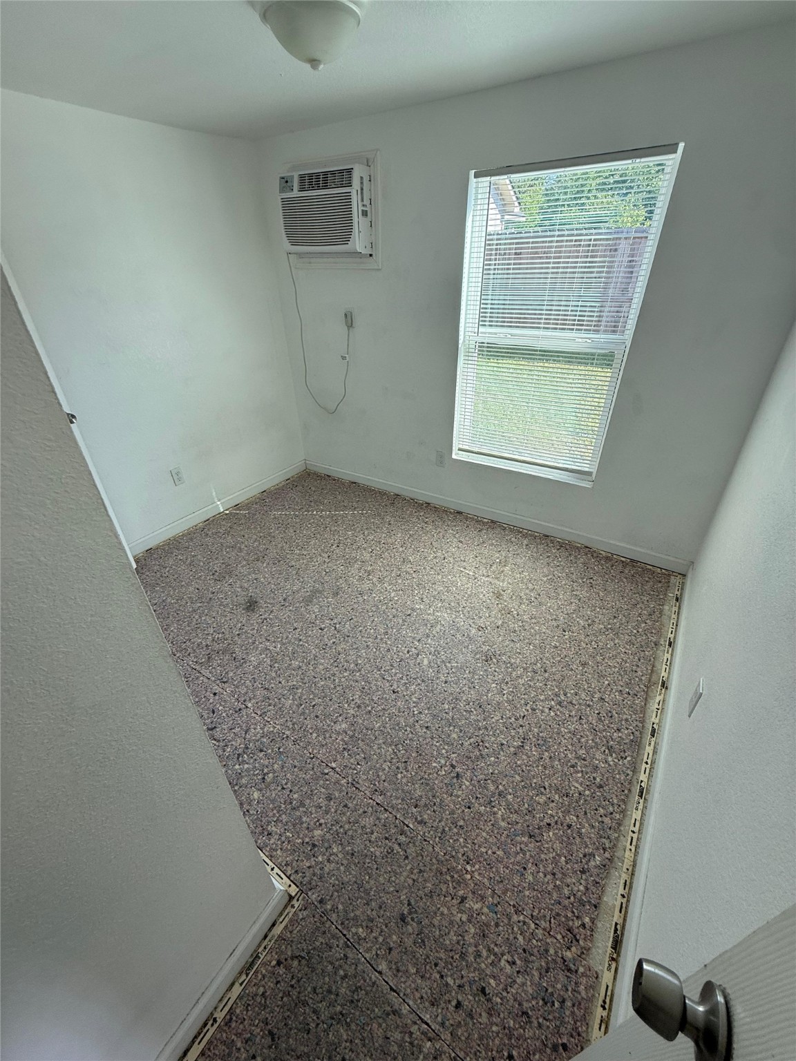 6901 Dumble Street Houston, TX 77021 - Photo 15 of 26 an empty room with a window