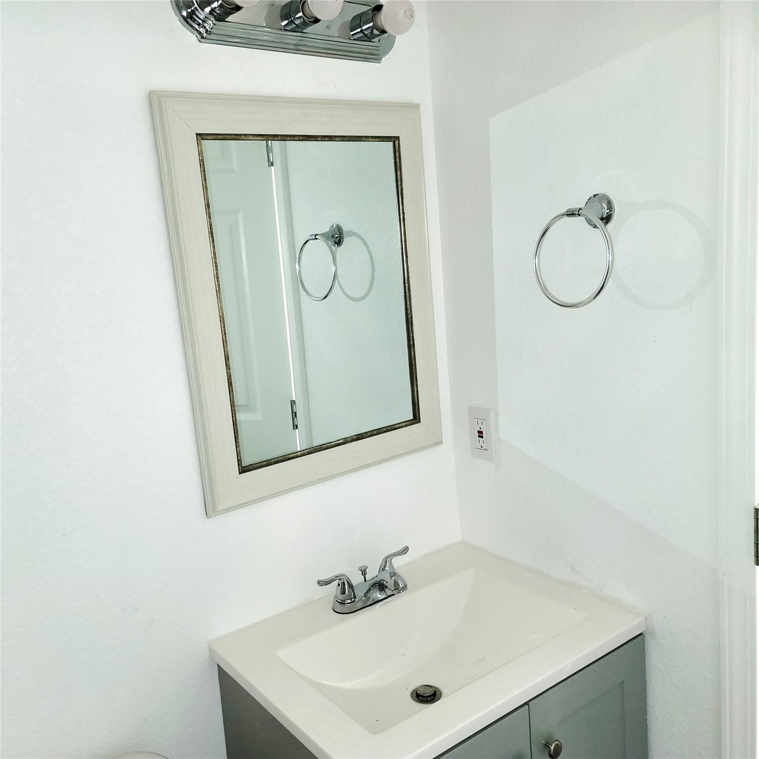6901 Dumble Street Houston, TX 77021 - Photo 21 of 26 a bathroom with a sink and mirror