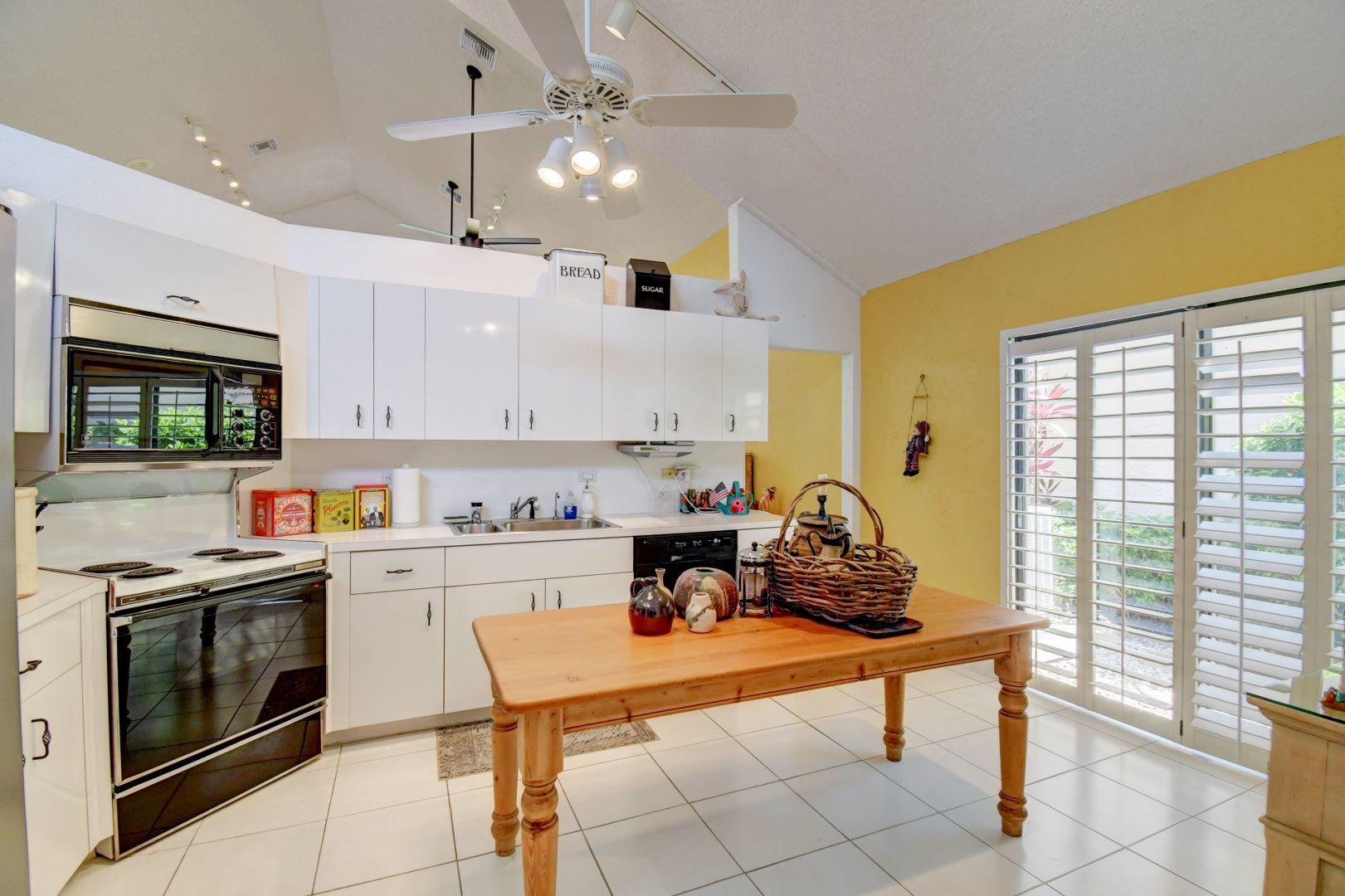 17517 Vía Capri Boca Raton, FL 33496 - Photo 14 of 31 17_dsc_3579_80_81_82_83