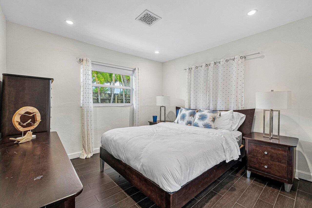 855 Berkley Street Boca Raton, FL 33487 - Photo 17 of 45 017-855BerkleyStreet-BocaRaton-FL-33487-
