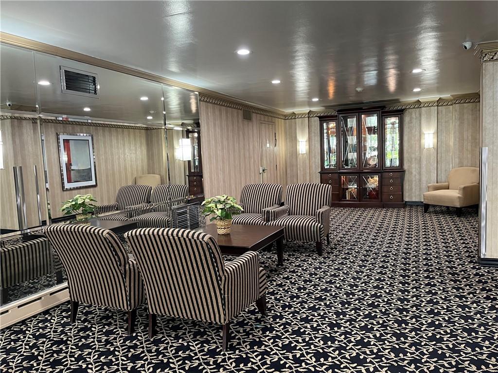 4601 Fifth Avenue, Unit 326 Pittsburgh, PA 15213 - Photo 18 of 20 a lobby with a couch