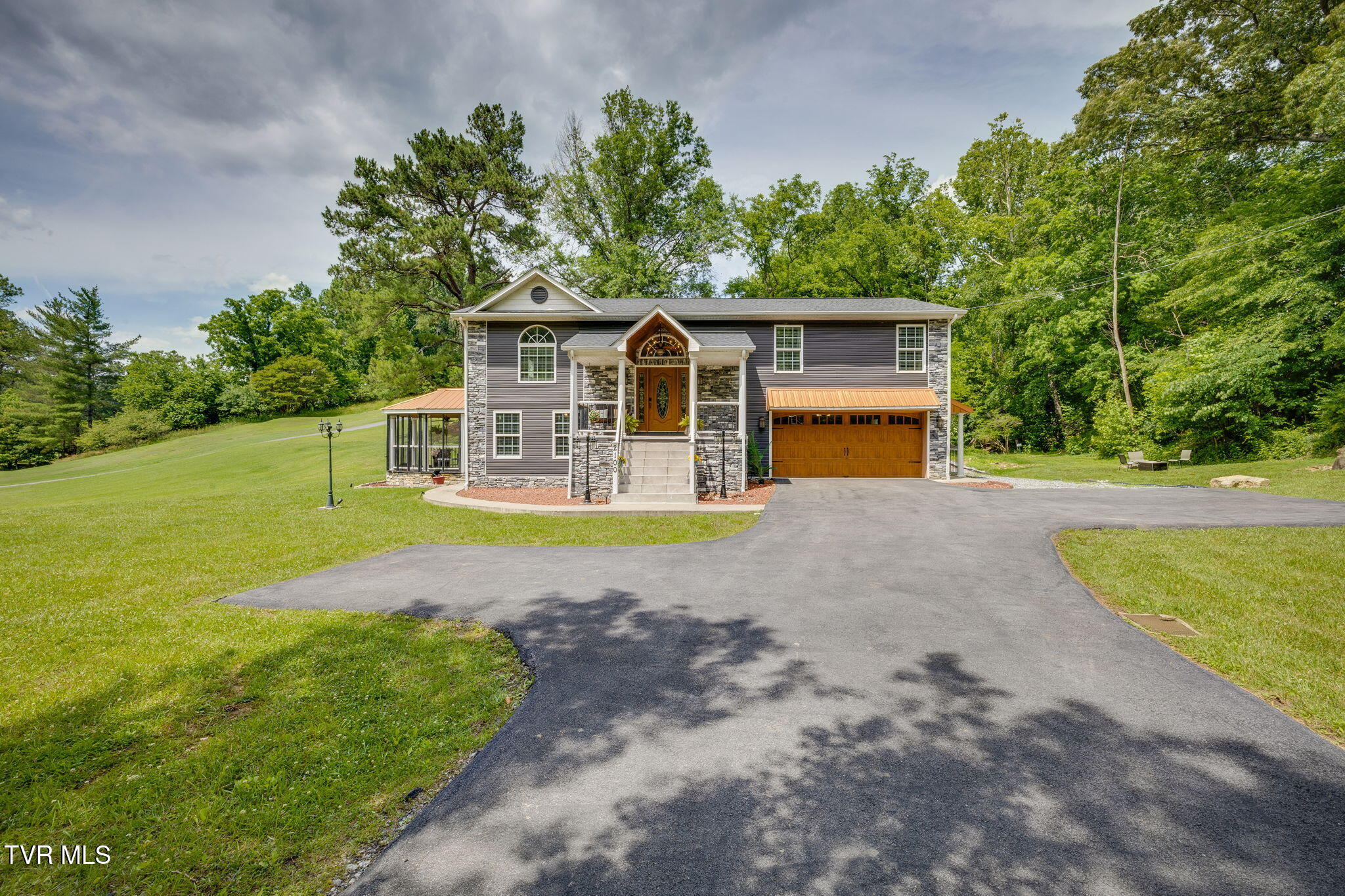2100 Longreen Road Kingsport, TN 37660 - Photo 2 of 47 001