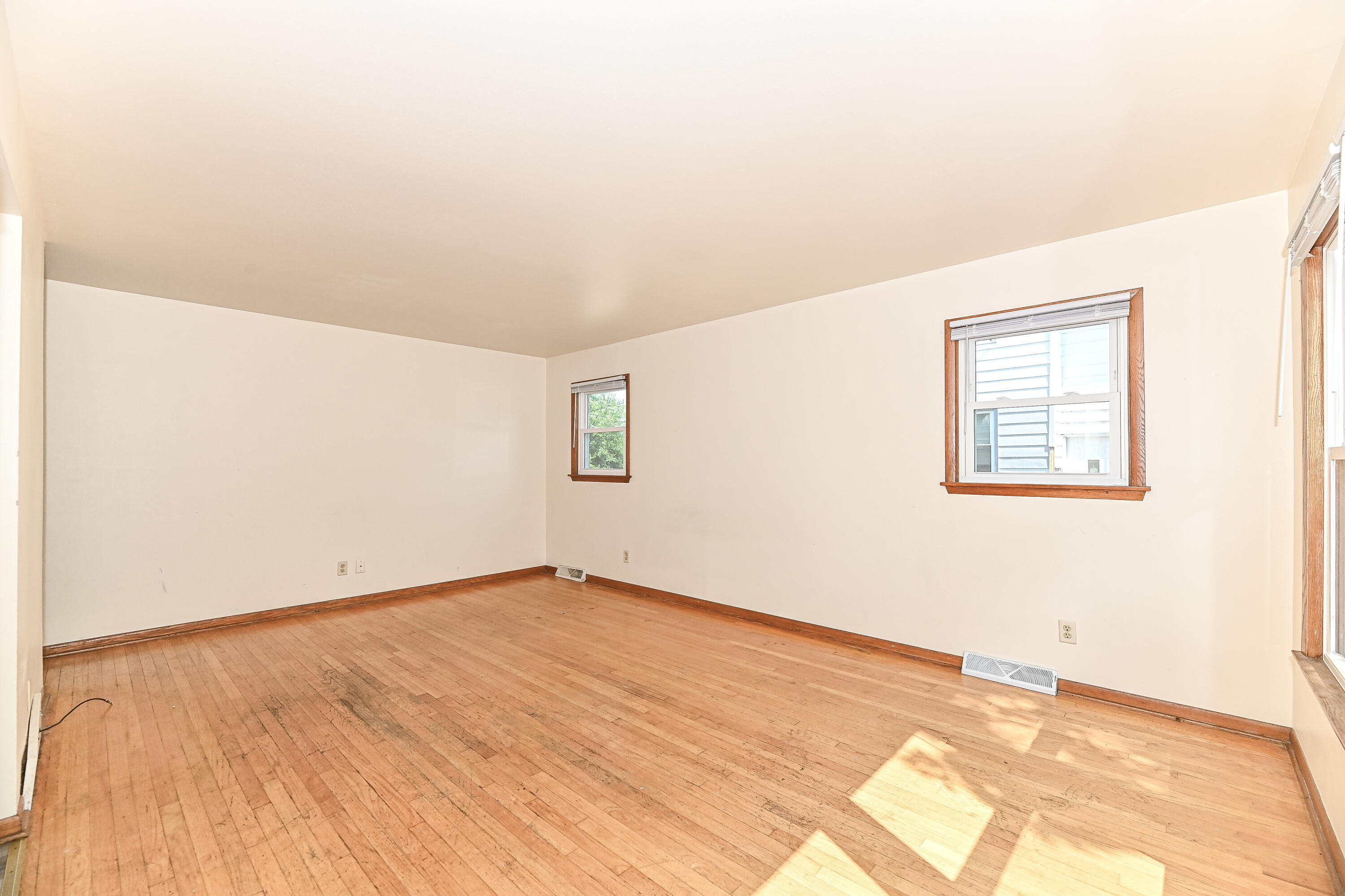 1728 Cleveland Avenue, Unit 1730 Racine, WI 53405 - Photo 9 of 39 Living Room