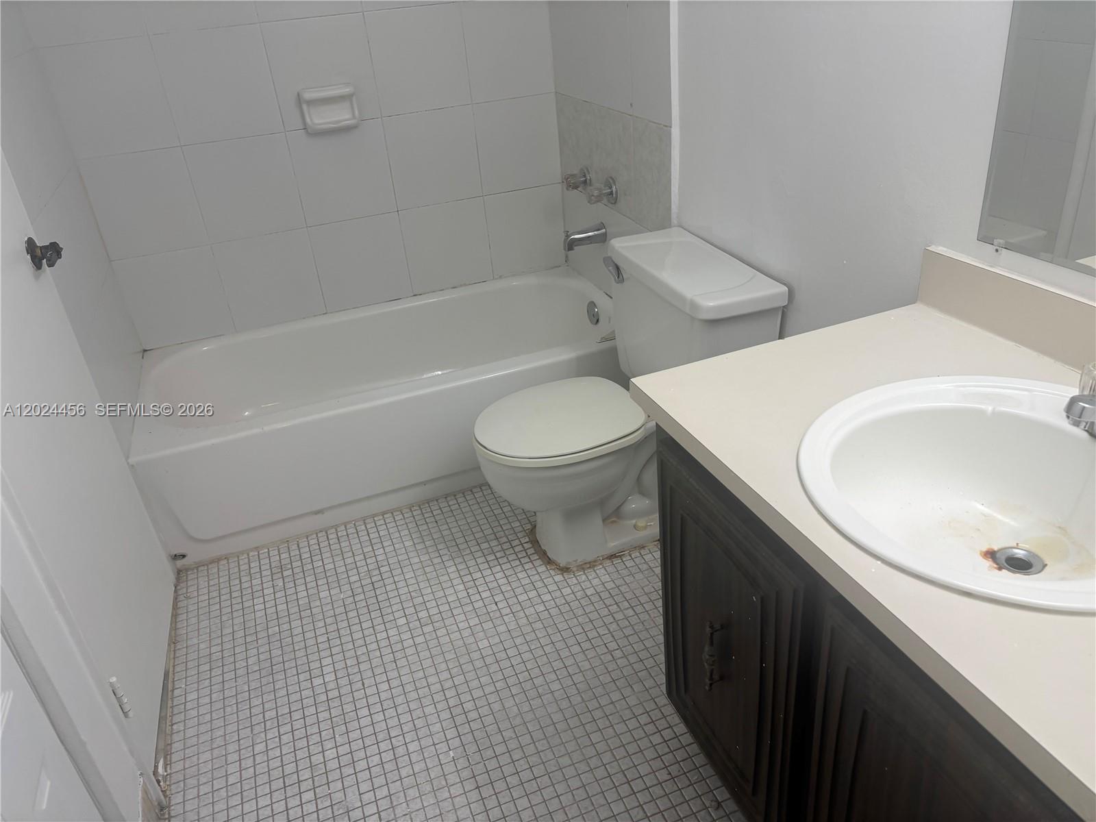 484 Northwest 165th St Road, Unit A111 Miami, FL 33169 - Photo 6 of 40
