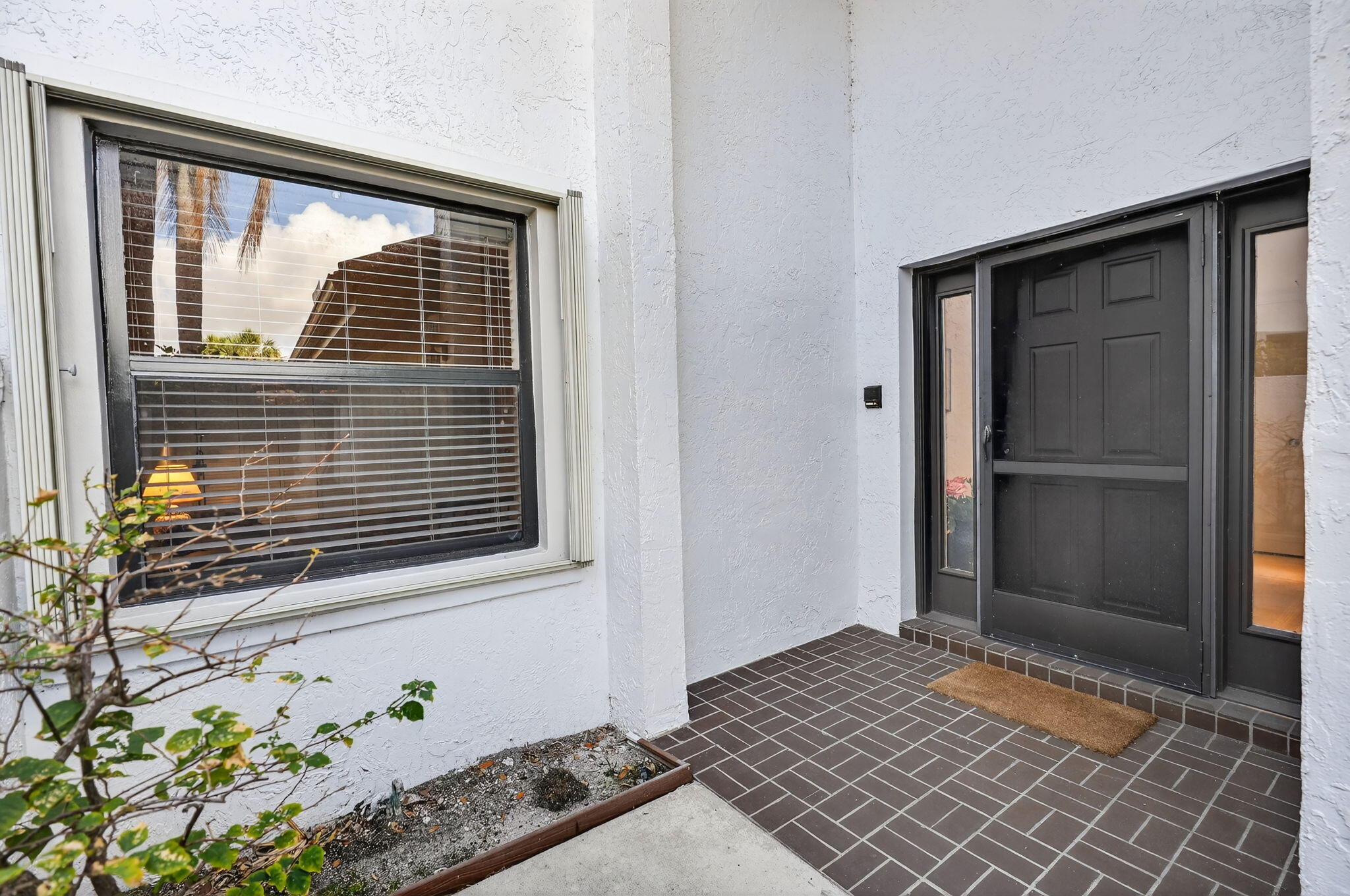 16670 Traders Crossing North, Unit 110 Jupiter, FL 33477 - Photo 2 of 22 a bathroom with a window